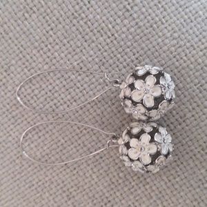 Wire drop flower ball earrings
